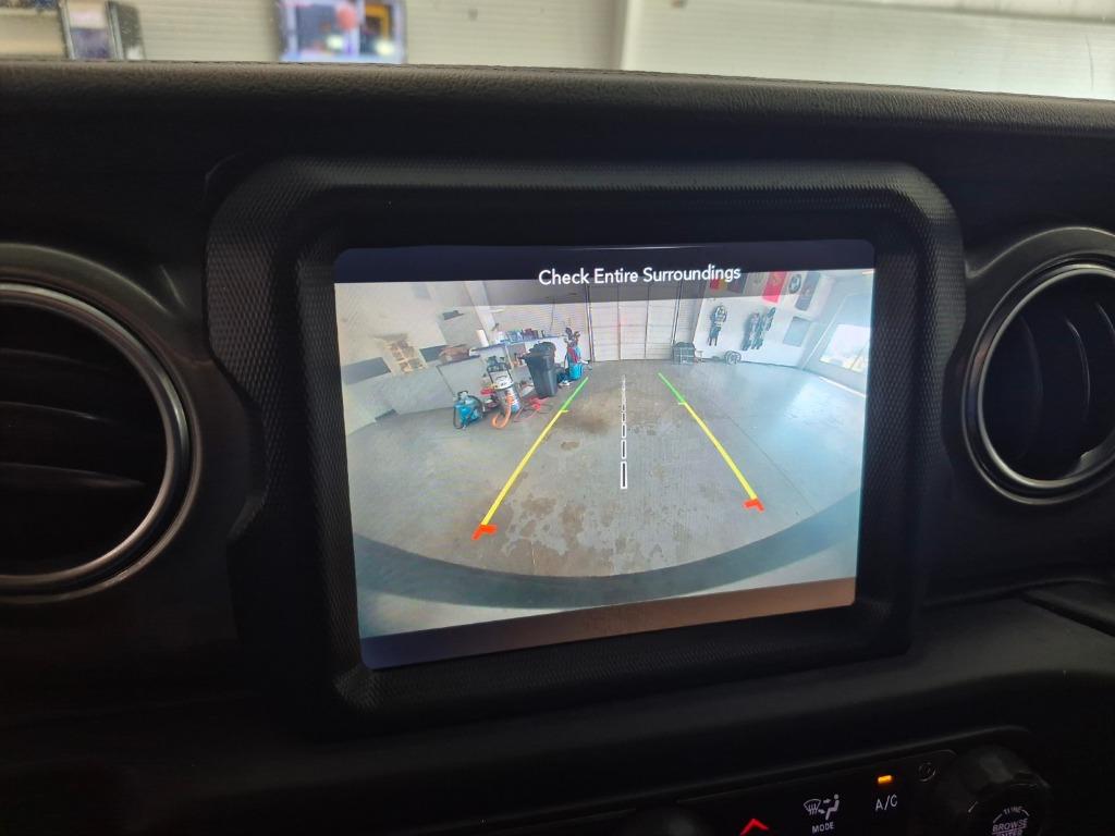 2020 Jeep Wrangler Unlimited Sahara - Photo 19