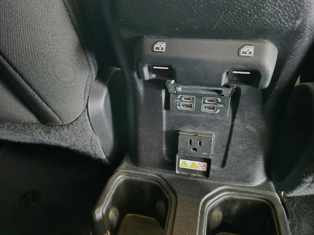 2020 Jeep Wrangler Unlimited Sahara - Photo 15
